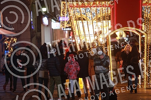 The last day of the turbulent 2020 in the center of Belgrade, more precisely in Knez Mihailova street and Oblicev venac. Poslednji dan turbulentne 2020. godine u centru Beograda, tacnije u Knez Mihailovoj ulici i na Oblicevom vencu