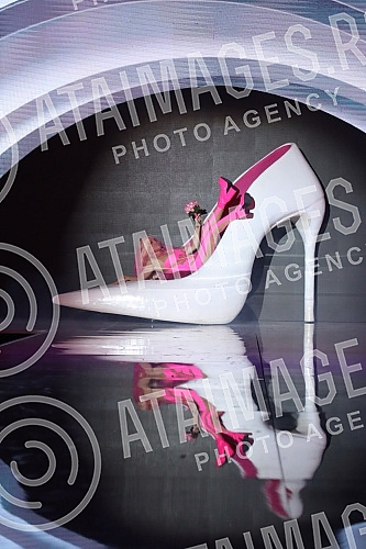 The fashion show of the famous footwear brand Steve Madden was held in Hangar 1 in the Port of Belgrade.Modna revija poznatog brenda obuce Steve Madden odrzana je u Hangaru 1 u Luci Beograd.