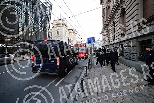 Fans of the Fejenodra football club, which will play the first game of the eighth finals of the League of Conferences against FC Partizan at 6:45 pm at the stadium in Humska, went to the stadium from the Republic Square with police escort.Navijaci 