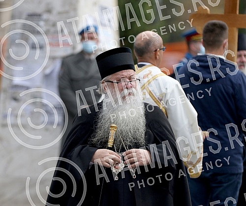 The coffin with the remains of Patriarch Irinej arrives at the Temple of Saint Sava.
Kovceg sa zemnim ostacima patrijarha Irineja stize u Hram Svetog Save. The coffin with the remains of Patriarch Irinej arrives at the Temple of Saint Sava.
Kovceg sa zemnim ostacima patrijarha Irineja stize u Hram Svetog Save.