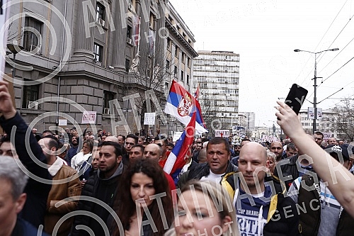 A protest march against e-fiscalization in Serbian markets started from Sava Square, where salesmen gathered near the monument to Stefan Nemanja, who then headed down Nemanja Street, across Slavija to the Presidency building on Andricev Venac, blocki