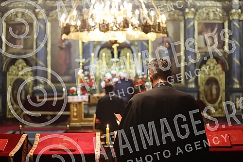Worship during the Passion Week in the Cathedral Church of St. Archangel Michael on Good Friday - morning with the singing of articles and a procession around the temple.Bogosluzenje tokom Stradalne sedmice u Sabornoj crkvi  Sv. Arhangela Mihaila n