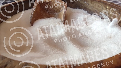 Wooden bowl with salt and spoon in it.
So i kasika u drvenoj ciniji. Wooden bowl with salt and spoon in it.
So i kasika u drvenoj ciniji.