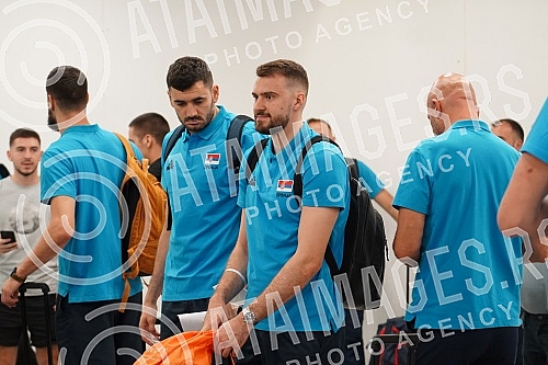 The basketball team of Serbia left early this morning from Nikola Tesla Airport to Prague for the European Championship.
Kosarkaska reprezentacija Srbija otputovala je rano jutros sa aerodromu Nikola Tesla u Prag na Evropsko prvenstvo. The basketball team of Serbia left early this morning from Nikola Tesla Airport to Prague for the European Championship.
Kosarkaska reprezentacija Srbija otputovala je rano jutros sa aerodromu Nikola Tesla u Prag na Evropsko prvenstvo.