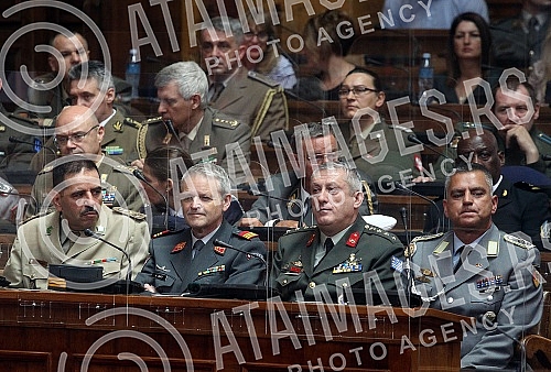 The ceremony on the occasion of the completion of the education of the students of the 10th class of the Higher Security and Defense Studies and the officers of the 64th class of the General Staff Training was held in the National Assembly.Svecanos