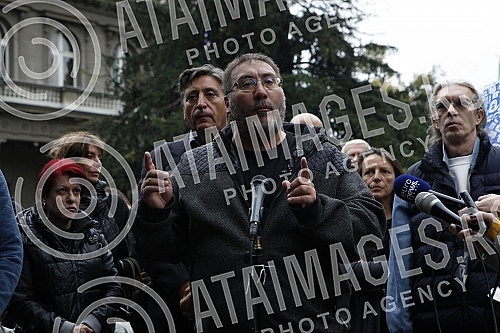 Press conference of the Vice President of the Party of Freedom and Justice Dejan Bulatovic on the occasion of lower and lower prices of cattle, and higher and higher prices of meat in shops.
Konferencija za medije potpredsednika Stranke slobode i pr Press conference of the Vice President of the Party of Freedom and Justice Dejan Bulatovic on the occasion of lower and lower prices of cattle, and higher and higher prices of meat in shops.
Konferencija za medije potpredsednika Stranke slobode i pr