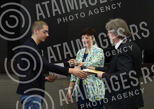 In order to preserve the memory of Peter the King - the doyen of Serbian actors, great intellectuals and fantastic interpreters of poetry, the municipality of Vracar with Atelier 212 since 2013 organizes a recitation competition for Vracar elementary