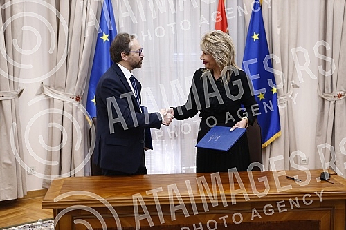 In the Serbian government, the Minister for European Integration, Jadranka Joksimovic, signed a Trust Agreement by which the EU grants Serbia almost 12 million euros to finance activities in the fight against the corona virus pandemic.U vladi Srbij
