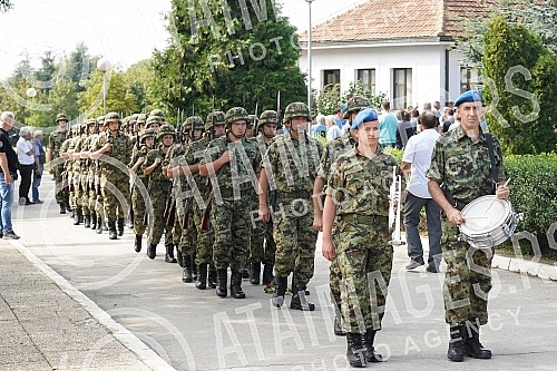 The Vice President of the National Assembly, retired Major General Bozidar Delic, was buried at Orlovaca cemetery.Potpredsednik Narodne skupstine, general-majora u penziji Bozidar Delic sahranjen je na grolju Orlovaca.