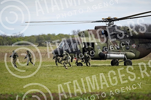The President of the Republic of Serbia Aleksandar Vucic and His Highness Sheikh Nasser bin Hamad bin Isa Al Khalifa attended a demonstration of weapons, military equipment and capabilities of the units of the Serbian Army at the Military Airport 