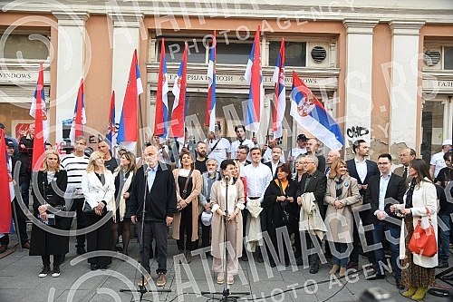 The Coalition United for the Victory of Serbia and Belgrade organized a parade with Knez Mihailov from the Palace of Albania to the City Library, where the citizens and the media were addressed by the entire people of the coalition.Koalicija Ujedin