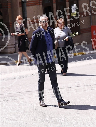 Veselin Vesa Simonovic, director and editor-in-chief of the Nova.rs portal, will be buried in the Alley of Merited Citizens at the New Cemetery in Belgrade, the family received condolences at 1:30 p.m., and the funeral service began at 2 p.m.Veseli