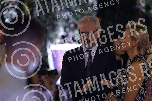 The double, 54th and 55th editions of Bitef, were officially opened tonight at the Yugoslav Drama Theater.Dvostruko, 54. i 55. izdanje Bitefa, svecano je otvoreno veceras u u Jugoslovenskom dramskom pozoristu