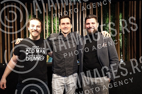 A press conference on the occasion of the concert of the SARS group in Kombank Hall was held at the Club Lisbon.Konferencija za medije povodom koncerta grupe SARS u Kombank dvorani, odrzana je u Klubu Lisabon.\