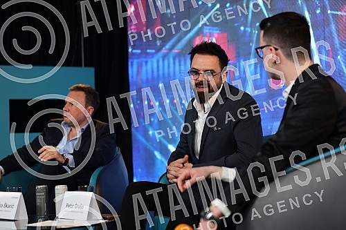 A press conference at which one of the biggest pop stars of the region and singer-songwriter Petra Graso announced a concert at the Stark Arena was held at Sky Garden.Konferencija za medije na kojoj je jedna od najvecih pop zvezda regiona i kantaut