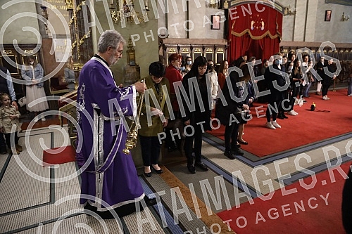 Worship during the Passion Week in the Cathedral Church of St. Archangel Michael on Good Friday - morning with the singing of articles and a procession around the temple.Bogosluzenje tokom Stradalne sedmice u Sabornoj crkvi  Sv. Arhangela Mihaila n