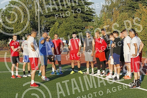 The handball players of Crvena zvezda Grundfos are preparing in Ub, where in the coming days they will play a friendly match against the hosts Ub.Rukometasi Crvene zvezde Grundfos su na pripremama u Ubu, gde ce u narednim danima odigrati jednu prij