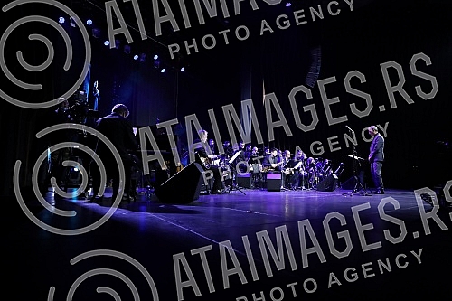 Organized by the Center of Belgrade Festivals (CEBEF) in the Kombank Hall was held a concert 