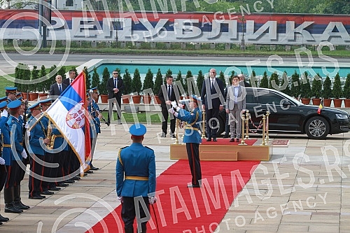 Prime Minister Ana Brnabic welcomed Prime Minister of the Kingdom of Belgium Charles Michel in front of the Palace of Serbia.Ana Brnabic, premijerka Srbije docekala je Carlsa Micela, premijera Kraljevine Belgije.