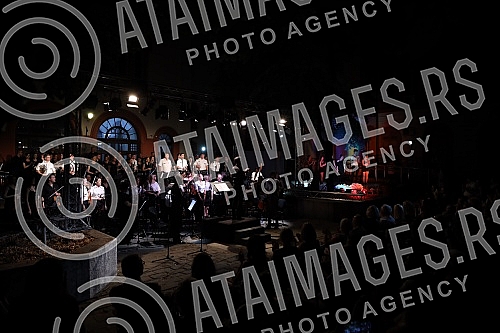 On the stage in the courtyard of the Captain Misa building, the new season of the THEATER theater was solemnly opened with the concert On the stage in the courtyard of the Captain Misa building, the new season of the THEATER theater was solemnly opened with the concert