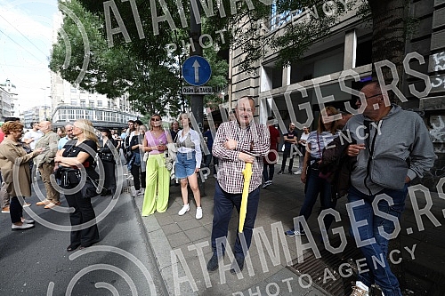 In front of the building where the editorial office of the daily Informer is located, a second protest was held in the organization of Women's Solidarity due to the publication of an interview with serial rapist Igor Milosevic.Ispred zgrade u kojoj