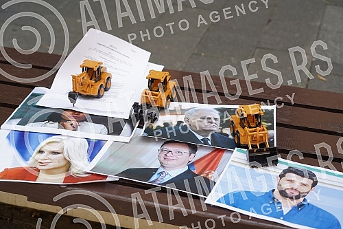 In front of the fountain on Andricev venac, a performance by organizations gathered around the 