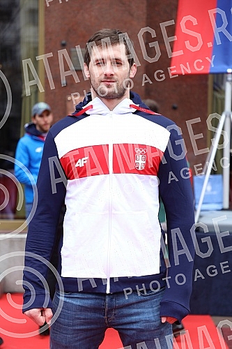 The 112th birthday of the Olympic Committee of Serbia was marked on the plateau in front of the Hotel Moskva.112. rodjendan Olimpijskog komiteta Srbije obelezen je na platou ispred hotela Moskva.