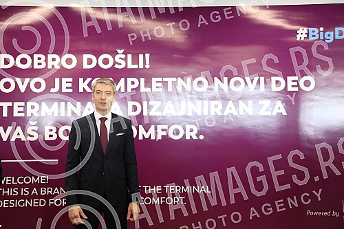 At the Nikola Tesla Airport, on the occasion of the opening of the newly built part of the passenger terminal, the General Manager of Belgrade Airport, Francois Berisot, addressed the audience.
Na aerodromu Nikola Tesla povodom otvaranja novoizgrad At the Nikola Tesla Airport, on the occasion of the opening of the newly built part of the passenger terminal, the General Manager of Belgrade Airport, Francois Berisot, addressed the audience.
Na aerodromu Nikola Tesla povodom otvaranja novoizgrad
