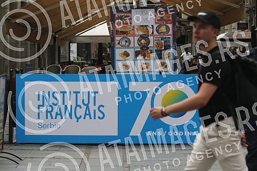 The celebration of the 70th birthday of the French Institute in Serbia, in Knez Mihajlova Street, has begun.Pocela je proslava 70. rodjendana Francuskog insituta u Srbiji, u Knez Mihajlovoj ulici.
