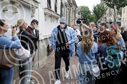 Bogdana Razanatovic left the maternity hospital with her son Zeljko accompanied by her husband Veljko Raznatovic and mother-in-law Svetlana Raznatovic - Cece.Bogdana  Razanatovic je sa sinom Zeljkom iz porodilista izasla u pratnji supruga Veljka Ra