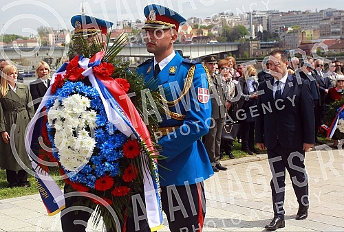 A state ceremony dedicated to the National Day of Remembrance of the Republic of Serbia for the victims of the Holocaust, genocide and other victims of fascism was held on the Coast of Jasenovac Victims.Drzavna ceremonija posvecena obelezavanju nac