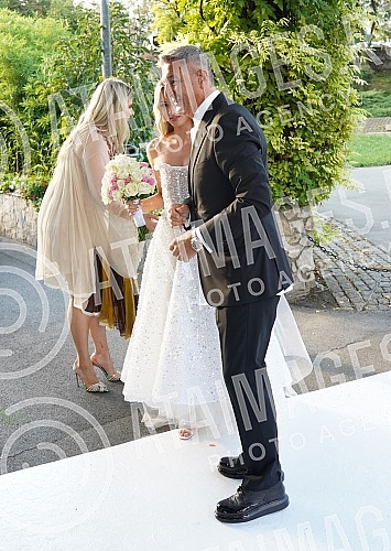 The daughter of singer Mira Skoric and surgeon Vasa Jeremic, Milica Jeremic married her longtime boyfriend Sebastijan, and the celebration was held at the Frans restaurant.Cerka pevacice Mire Skoric i hiurga Vase Jeremica, Milica Jeremic udala se d