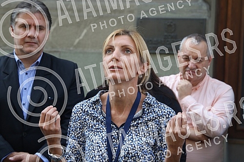 Deputy President of the Democratic Party and Member of Parliament Dragana Rakic ââheld a media conference regarding the case of discrimination and illegal expulsion of children from a preschool in Pecinci.
Zamenica predsednika Demokratske strank Deputy President of the Democratic Party and Member of Parliament Dragana Rakic ââheld a media conference regarding the case of discrimination and illegal expulsion of children from a preschool in Pecinci.
Zamenica predsednika Demokratske strank