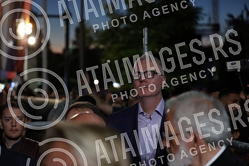 In the organization of the Holy Synod of Bishops of the Serbian Orthodox Church, in front of the Church of Saint Sava, a national prayer for the sanctity of marriage and the family, for harmony and peace in our nation, which was served by Serbian Pat