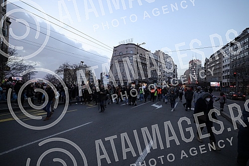  Protest for safe air no.4 started in Terazije, organized by a group of citizens of the Eco Guard, and after the address of the speakers, a walk to the Government of Serbia was announced.Na Terazijama je poceo protest Protest za bezopasan vazduh no