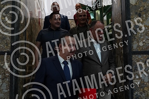 The ceremonial meeting of the Main Board of the Socialist Party of Serbia on the occasion of marking 32 years since the founding of the party was held at the party's headquarters, and SPS President Ivica Dacic addressed it.
Svecana sednica Glavnog o The ceremonial meeting of the Main Board of the Socialist Party of Serbia on the occasion of marking 32 years since the founding of the party was held at the party's headquarters, and SPS President Ivica Dacic addressed it.
Svecana sednica Glavnog o
