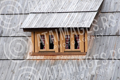 Drvengrad the movie ethno village of Mokra Gora, a village at the turn of Zlatibor and Tara, who is director Emir Kusturica built on a hill Mecavnik.Drvengrad, filmsko i etno selo izmedju Zlatibora i Tare koje je reditelj Emir Kusturica izgradio na 