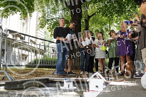 In front of the fountain on Andricev venac, a performance by organizations gathered around the 