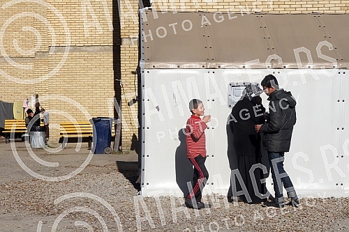 Refugees camp Adasevci near border with Croatia.Izbeglice u kampu Adasevci, na granici sa Hrvatskom.