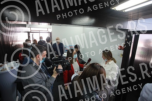 A press conference on the occasion of tasting dried meat from the smokehouse of Dragan Markovic Palma was held in the premises of United Serbia in Belgrade.Konferencija za medije povodom degustacije suvog mesa iz pusnice Dragana Markovica Palme odr