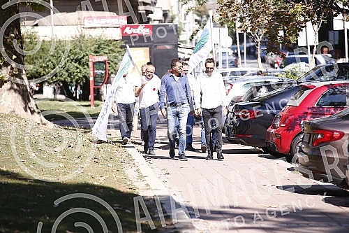 Behind the House of the National Assembly, a press conference was held for the Initiative for Change and the Alliance of Environmental Organizations of Serbia (SEOS) due to the violation of the Law on People's Initiative.
Iza Doma Narodne skupstine Behind the House of the National Assembly, a press conference was held for the Initiative for Change and the Alliance of Environmental Organizations of Serbia (SEOS) due to the violation of the Law on People's Initiative.
Iza Doma Narodne skupstine