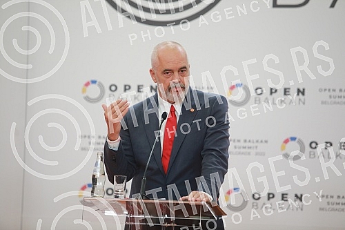 As part of the Open Balkan Leaders' Summit, bilateral documents were signed, followed by a joint media conference of politicians.U sklopu Samita lidera Otvorenog Balkana potpisiani su bilateralni dokumenati, a potom je usledila zajednicka konferenc