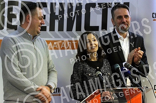 A press conference was held in the premises of the Enough was Enough Sovereignists party, at which the DJB presidential candidate was presented.U prostorijama stranke Dosta je bilo Suverenist odrzana je konferencija za novinare na kojoj je predstav