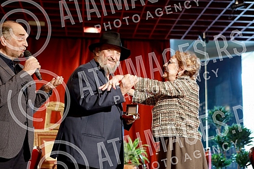 Actor Petar Bozovic was awarded the prize of the Association of dramatic artists of Serbia for his life's work in 2020 - the Dobrica ring award.Glumcu Petru Bozovicu urucena nagrada  Udruzenja dramskih umetnika Srbije za zivotno delo u 2020. godini