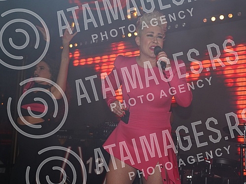 Performance of Indira Levak (Indira ex Colonia) held in raft Port.Nastup Indire Levak na splavu Port.