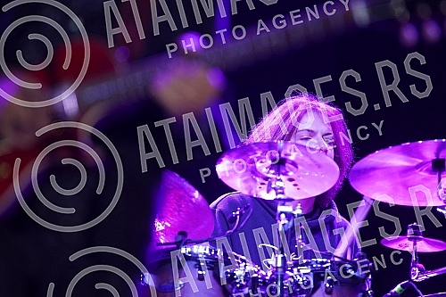 The concert of Vlatko Stefanovski and the V3 trio was held at the Tasmajdan stadium.Koncert  Vlatka Stefanovskog i V3 tria odrzan je na stadionu Tasmajdan. 