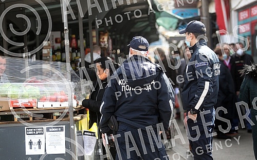 Because of the coronavirus, Belgrade markets operate three days a week on Thursdays, Fridays and Saturdays. Zbog korona virusa pijace u Beogradu rade tri dana nedeljno, cetvrtakom, petakom i subotom.