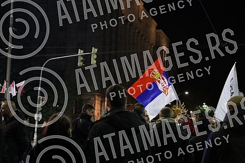Several right-wing organizations organized a rally in front of the Serbian Parliament building in support of the brothers from Kosovo and Metohija.Nekoliko desnicarskih organizacija organizovalo je ispred zgrade Skupstine Srbije skup u znak podrske