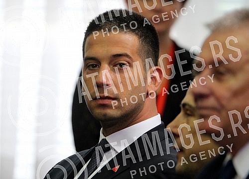 The second day of the visit of the President of China Xi Jinping's continued in the Palace of Serbia.Drugi dan posete predsednika Kine Si Djinping nastavio se svecanim docekom ispred Palate Srbija.