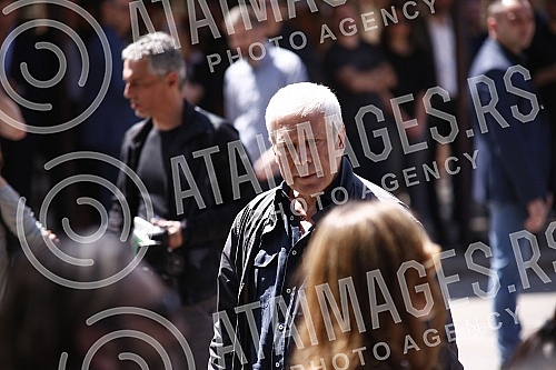 Veselin Vesa Simonovic, director and editor-in-chief of the Nova.rs portal, will be buried in the Alley of Merited Citizens at the New Cemetery in Belgrade, the family received condolences at 1:30 p.m., and the funeral service began at 2 p.m.Veseli